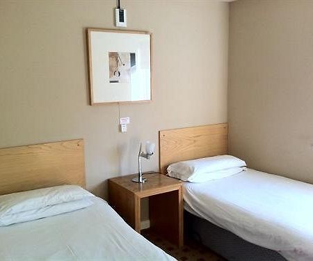 Апартаменты Holroyd Arms Гильдфорд Экстерьер фото